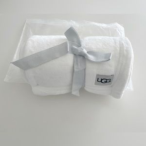 SOLD / UGG Bartlet Throw